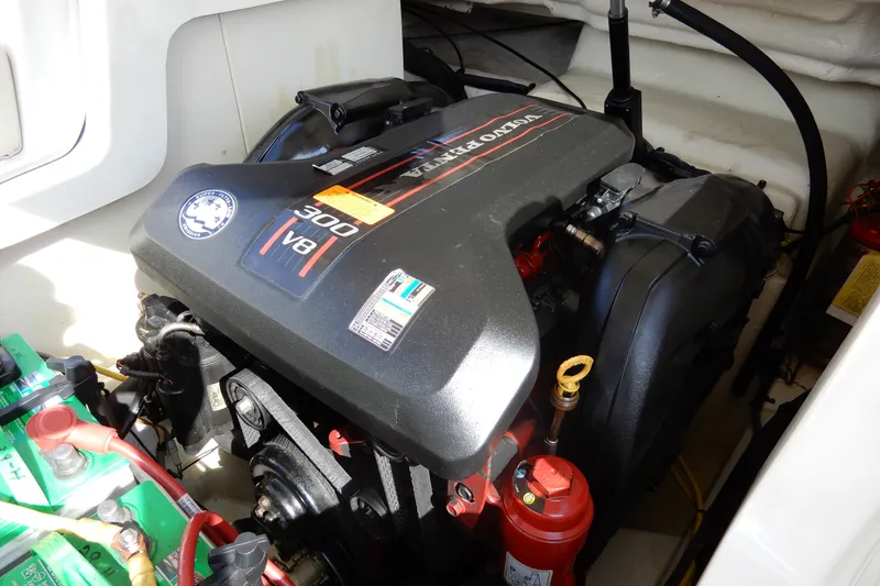 Slide: The Image of Volvo Penta 300 V8 engine in 2017 Chaparral 246 SSi boat. - 35