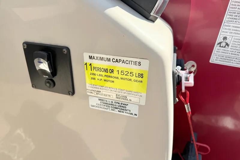Slide: The Image of Capacity label on 2016 Sylvan Mirage 8520 boat, indicating 11 persons or 1525 lbs. - 11