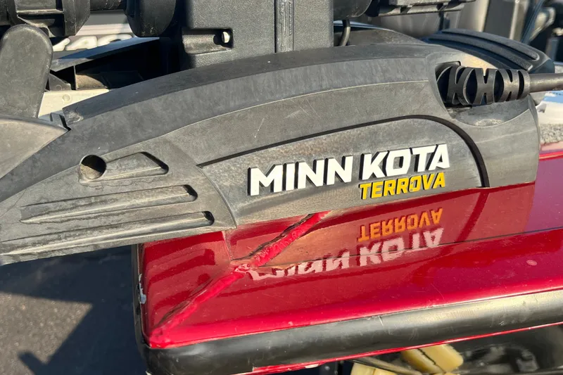 Slide: The Image of Minn Kota Terrova motor on 2020 Tracker Targa V-19 WT Tournament Edition boat. - 14