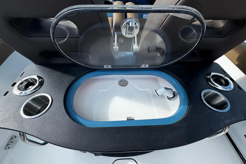 Slide: The Image of Livewell and cup holders on 2026 Sea Pro 292 DLX boat. - 17