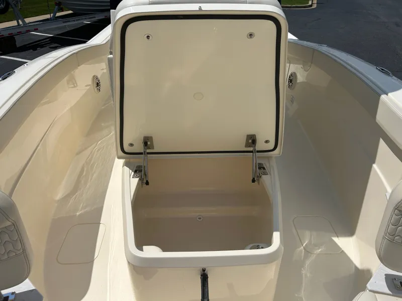 Slide: The Image of Scout 260 LXF 2027 - 35