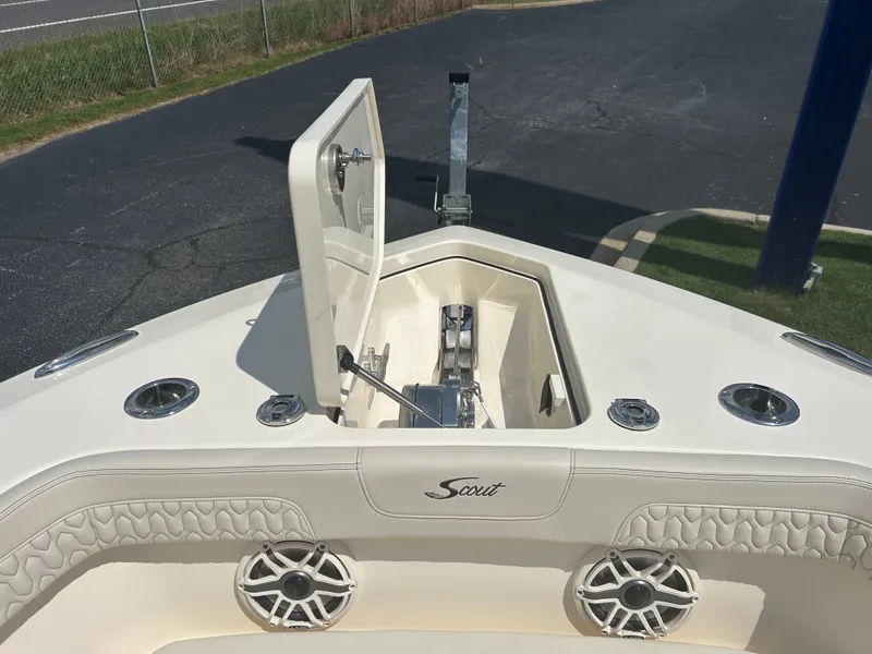 Slide: The Image of Scout 260 LXF 2027 - 32