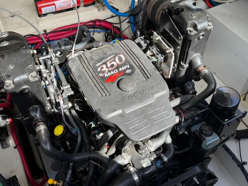 Slide: The Image of A Mercury 350 MAG MPI engine in a 2006 Sea Ray Sundancer 260 boat. - 17