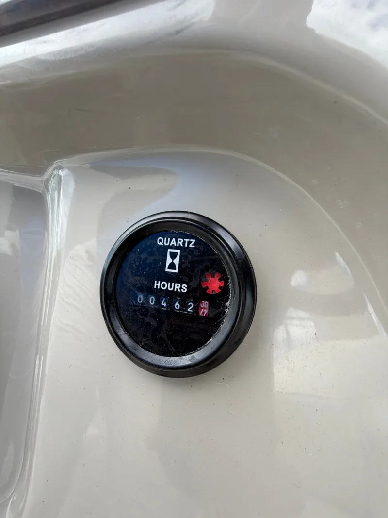 Slide: The Image of Hour meter on a boat showing 462 hours. - 8