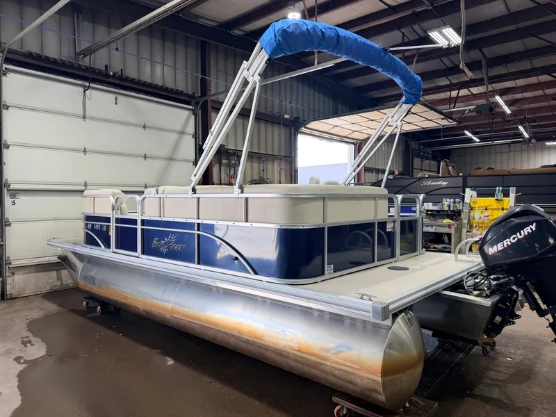 Slide: The Image of A 2015 SunChaser 8520 Classic Cruise pontoon boat with a 30HP Mercury 4Stroke EFI engine. - 43