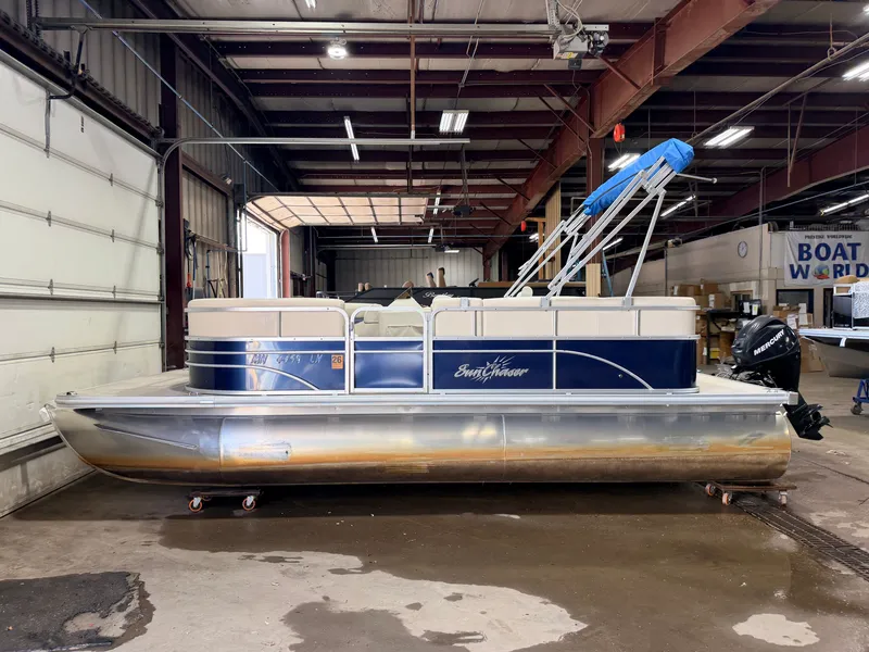 Slide: The Image of A 2015 SunChaser 8520 Classic Cruise pontoon boat is in a warehouse. - 25