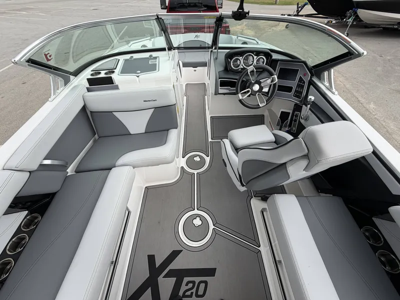 Slide: The Image of MasterCraft XT20 2021 - 10