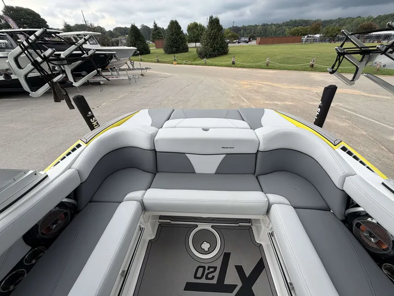 Slide: The Image of MasterCraft XT20 2021 - 14