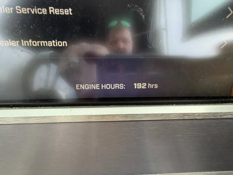 Slide: The Image of MasterCraft XT20 2021 - 9