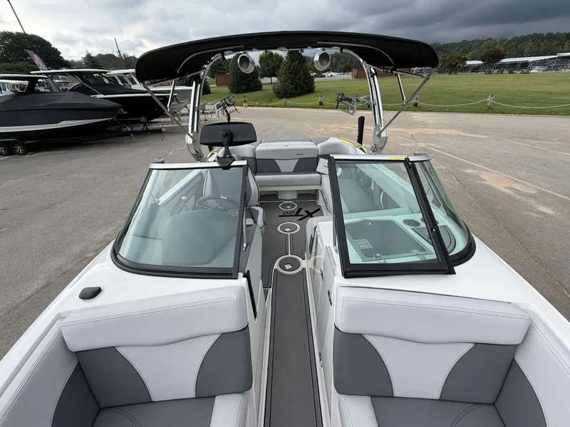 Slide: The Image of MasterCraft XT20 2021 - 11
