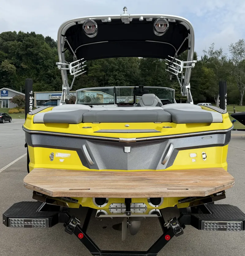 Slide: The Image of MasterCraft XT20 2021 - 3