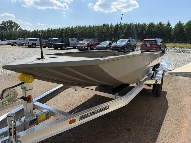 Slide: The Image of Edge Boats Sportsman Series 553 2027 - 4