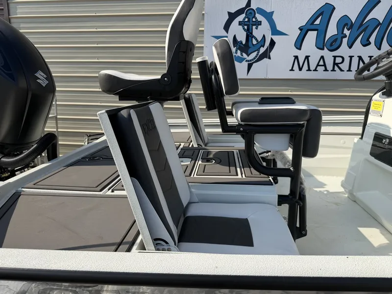 Slide: The Image of Excel Bay Pro 203 200HP-T TOP-SEADECK 2027 - 4