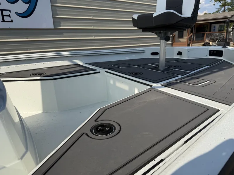 Slide: The Image of Excel Bay Pro 203 200HP-T TOP-SEADECK 2027 - 8