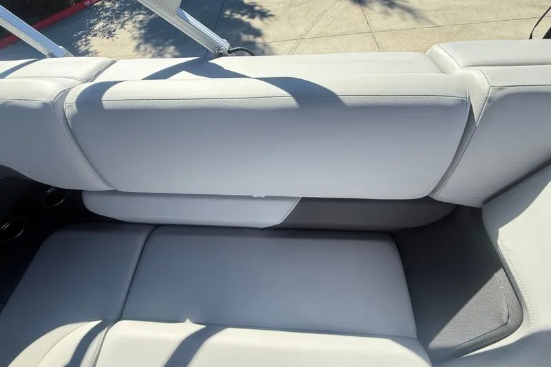 Slide: The Image of 2027 Sun Tracker SportFish 20 DLX boat interior with light gray seating. - 44