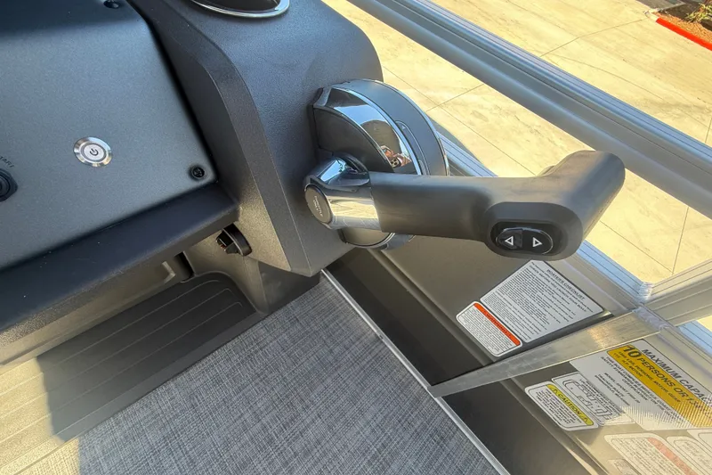 Slide: The Image of Throttle control of 2027 Sun Tracker SportFish 20 DLX boat, featuring ergonomic design and safety labels. - 37