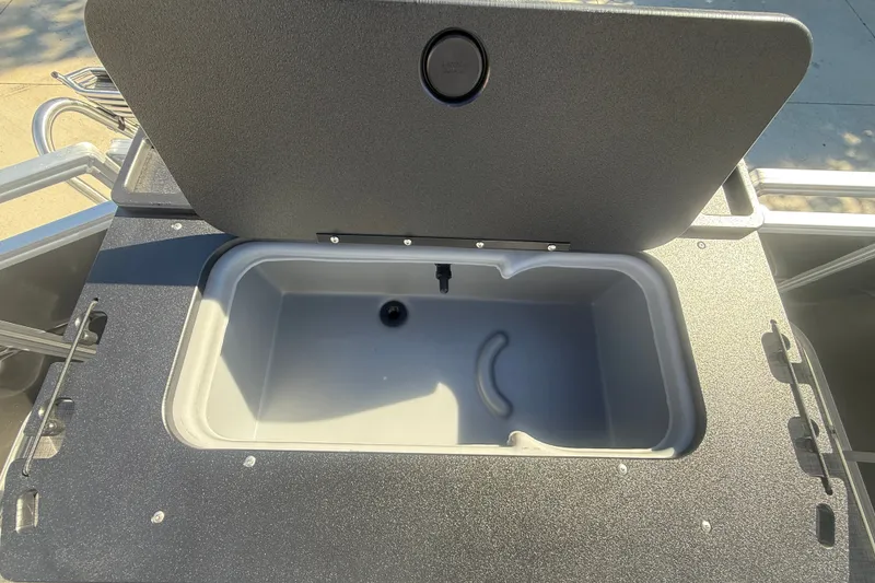 Slide: The Image of Livewell compartment on a 2027 Sun Tracker SportFish 20 DLX boat. - 28
