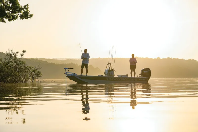 Slide: The Image of Tracker Bass Tracker Classic CC 2027 - 37