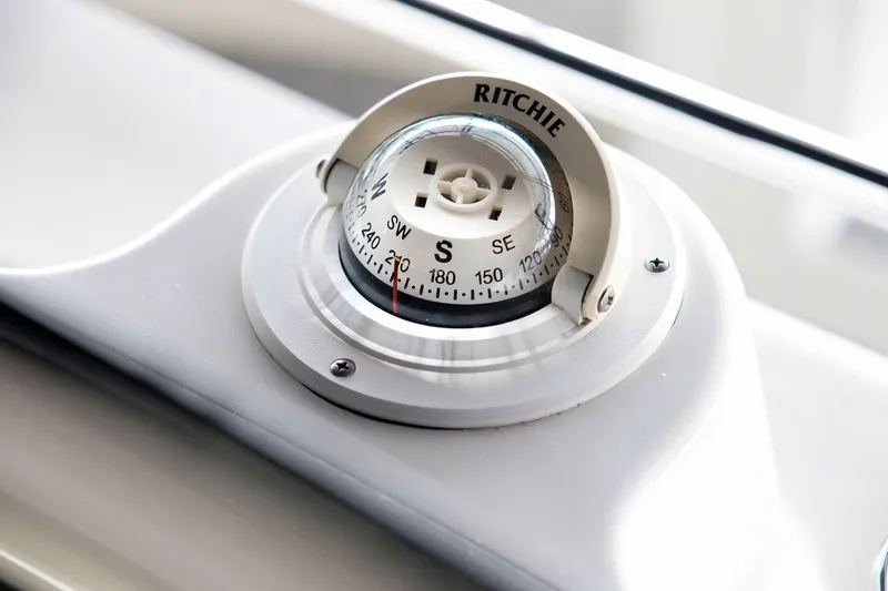 Slide: The Image of Compass on 2003 Sea Ray 450 Express Bridge yacht dashboard. - 32