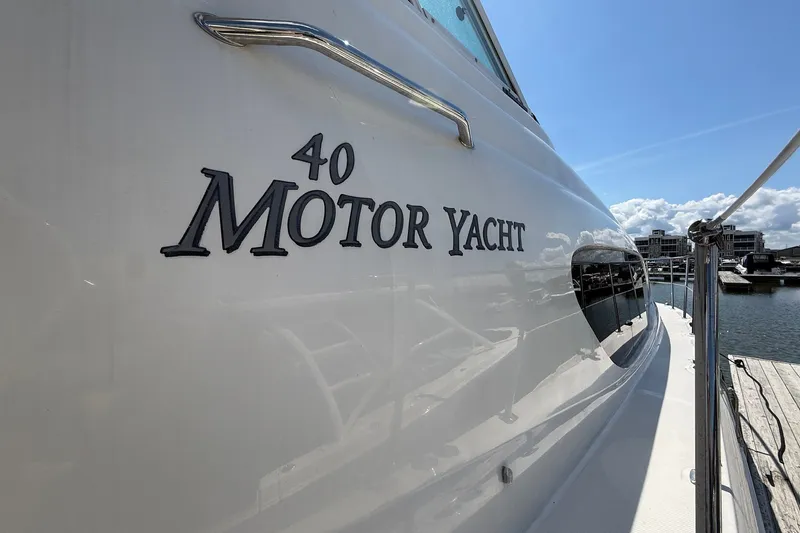 Slide: The Image of 2007 Sea Ray 40 Motor Yacht docked under clear blue sky. - 10