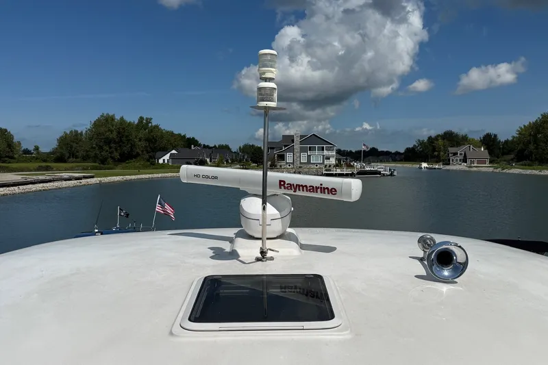 Slide: The Image of 2007 Sea Ray 40 Motor Yacht with Raymarine radar on calm water. - 22