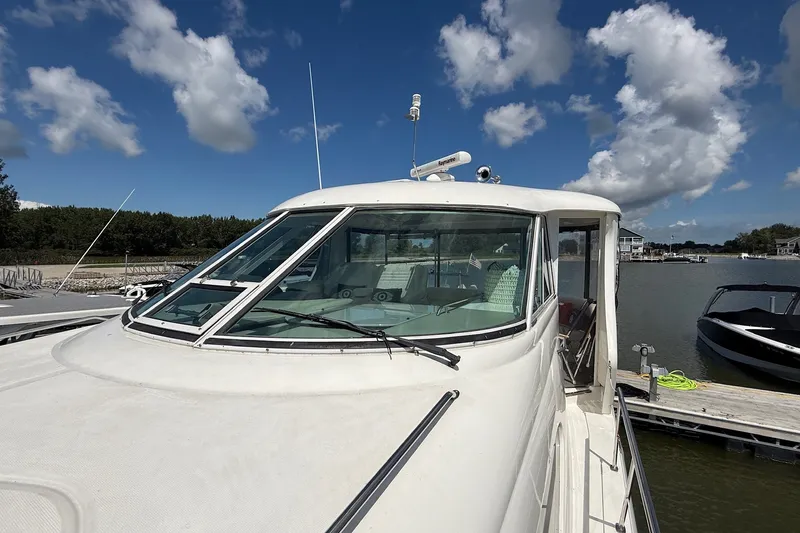 Slide: The Image of 2007 Sea Ray 40 Motor Yacht docked under a clear blue sky. - 21