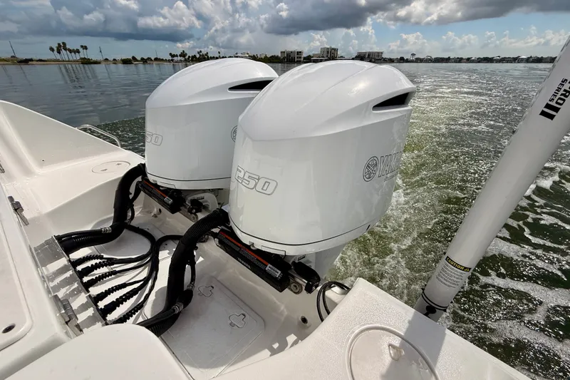 Slide: The Image of Twin Yamaha outboard engines on a 2021 Sea Hunt Gamefish 27FS boat in open water. - 19