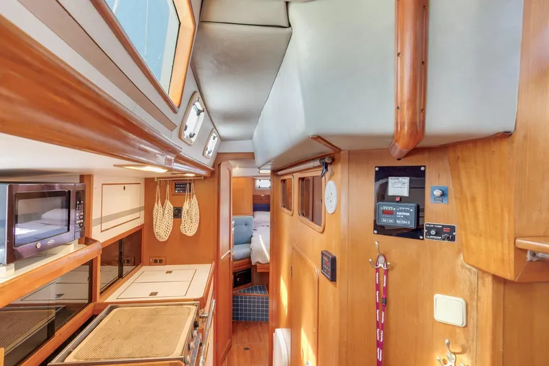 Slide: The Image of 1987 Macintosh Center Cockpit interior with wood paneling, kitchen appliances, and cozy sleeping area. - 10