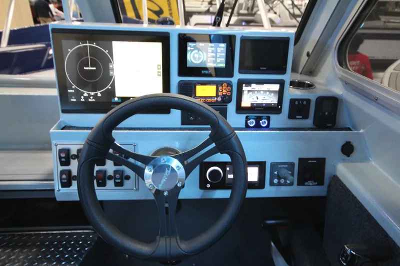 Slide: The Image of Tableau de bord du Weldcraft 260 Ocean King 2026 avec instruments avancés. - 20