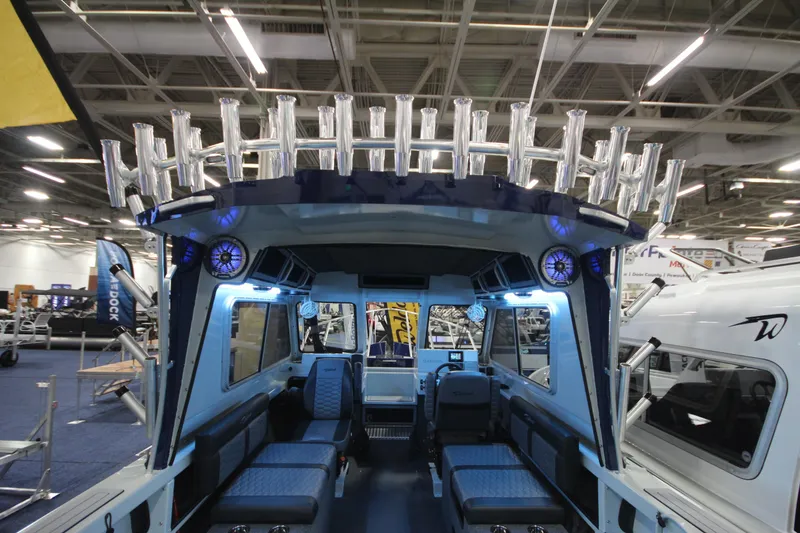 Slide: The Image of Interno del Weldcraft 260 Ocean King 2026 con illuminazione blu. - 15