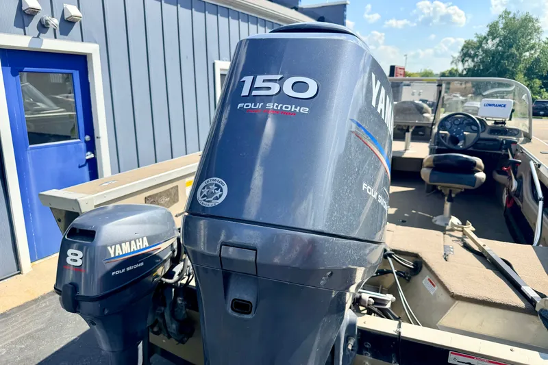 Slide: The Image of 2008 G3 Angler V185 FS boat with Yamaha 150 and 8 horsepower engines. - 9