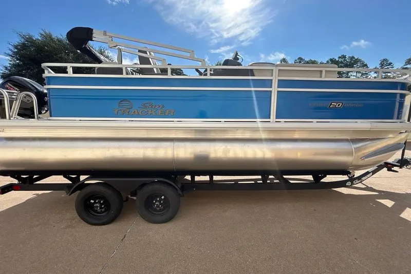 Slide: The Image of 2027 Sun Tracker Fishin' Barge 20 DLX pontoon boat on trailer, side view. - 14