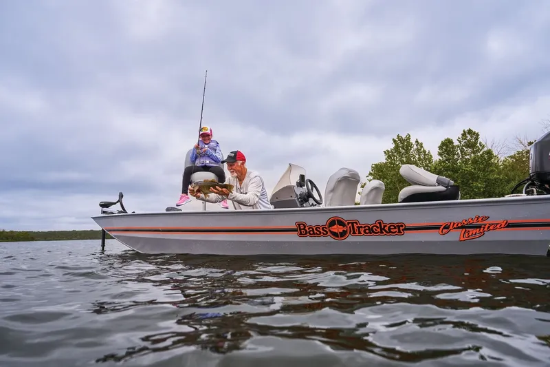 Slide: The Image of Tracker Bass Tracker Classic Limited 2027 - 22