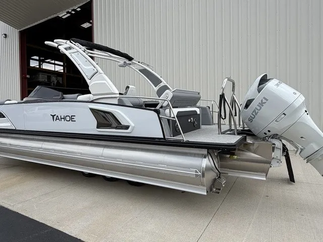 Slide: The Image of Tahoe Grand 25 Flex Lounge Windshield 2027 - 21