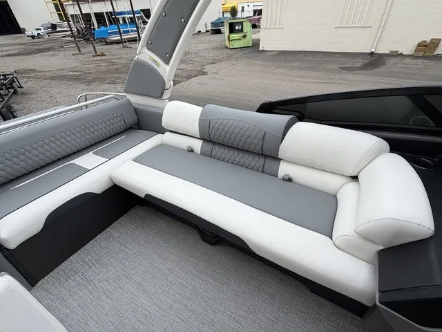 Slide: The Image of Tahoe Grand 25 Flex Lounge Windshield 2027 - 9