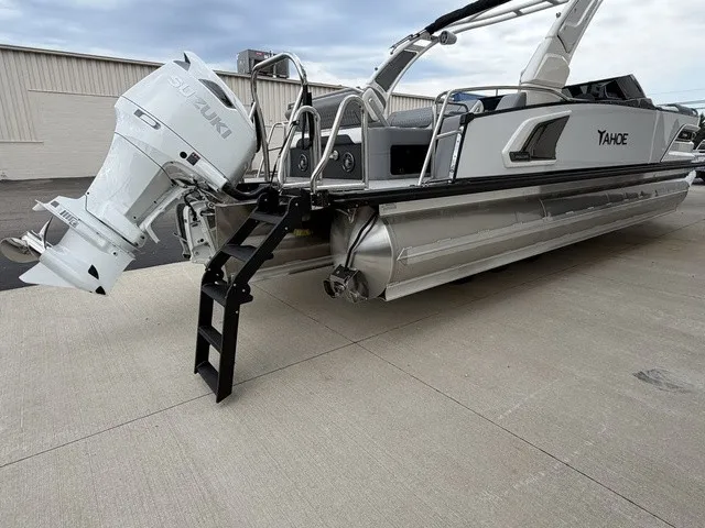 Slide: The Image of Tahoe Grand 25 Flex Lounge Windshield 2027 - 7
