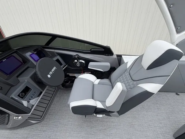 Slide: The Image of Tahoe Grand 25 Flex Lounge Windshield 2027 - 23