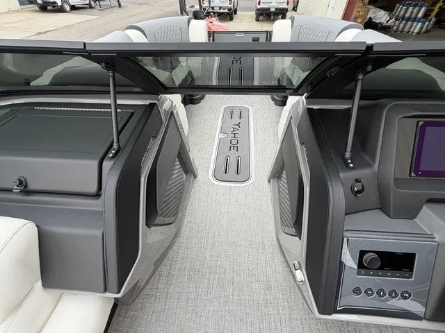 Slide: The Image of Tahoe Grand 25 Flex Lounge Windshield 2027 - 14