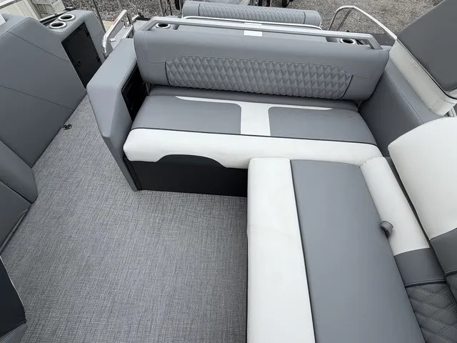Slide: The Image of Tahoe Grand 25 Flex Lounge Windshield 2027 - 10