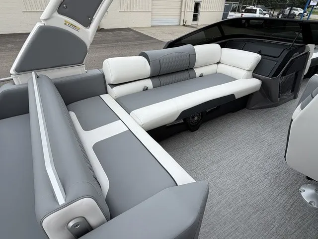 Slide: The Image of Tahoe Grand 25 Flex Lounge Windshield 2027 - 22