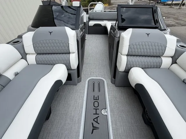 Slide: The Image of Tahoe Grand 25 Flex Lounge Windshield 2027 - 17