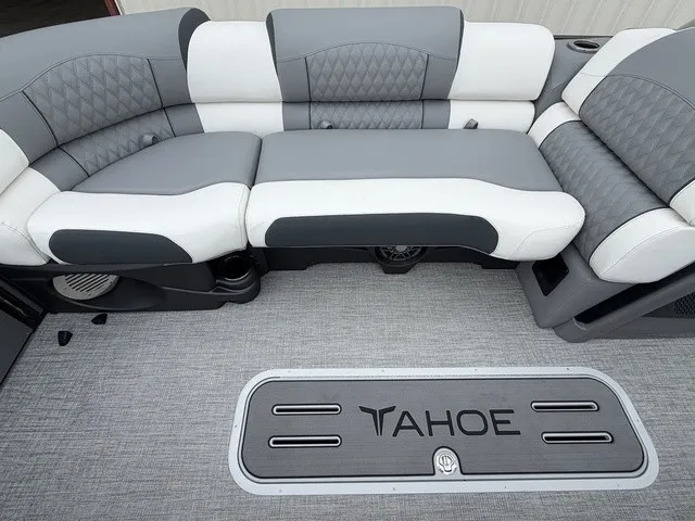 Slide: The Image of Tahoe Grand 25 Flex Lounge Windshield 2027 - 16