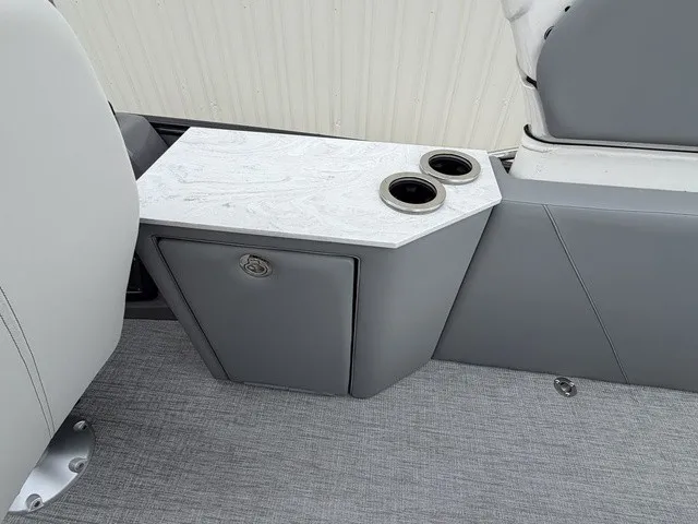 Slide: The Image of Tahoe Grand 25 Flex Lounge Windshield 2027 - 19