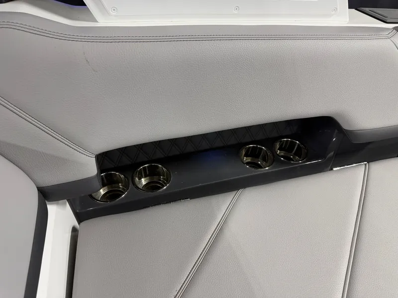 Slide: The Image of Cobalt R8 Outboard 2024 - 28
