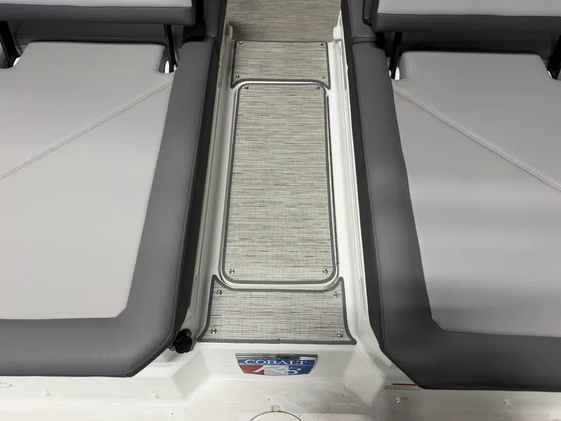 Slide: The Image of Cobalt R8 Outboard 2024 - 22