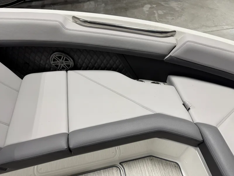 Slide: The Image of Cobalt R8 Outboard 2024 - 83