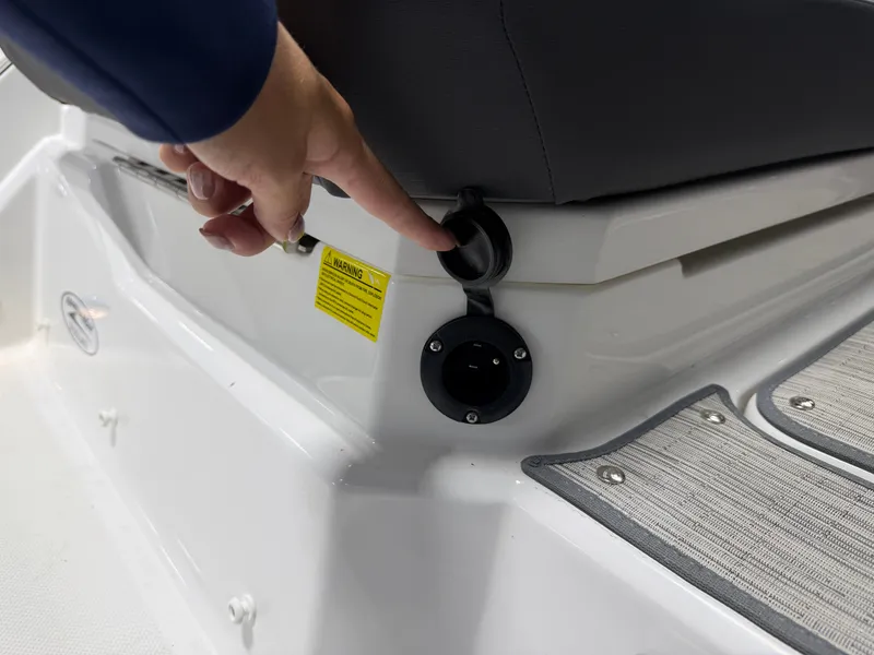Slide: The Image of Cobalt R8 Outboard 2024 - 21