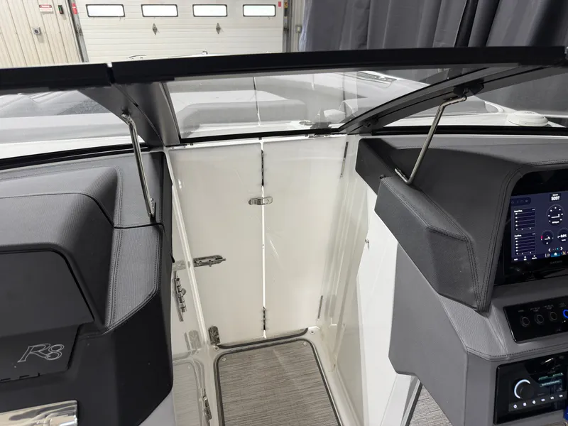 Slide: The Image of Cobalt R8 Outboard 2024 - 75