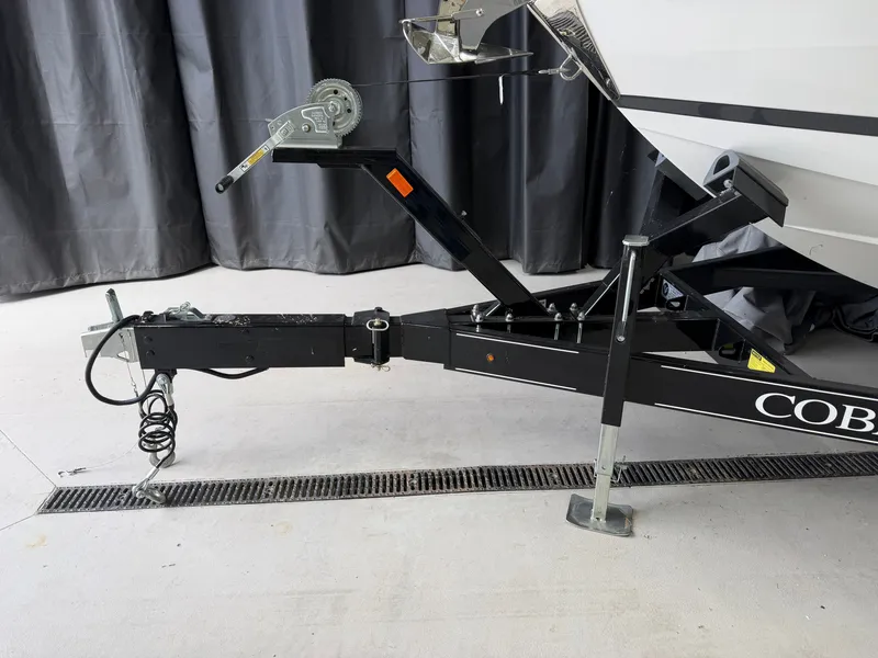 Slide: The Image of Cobalt R8 Outboard 2024 - 103