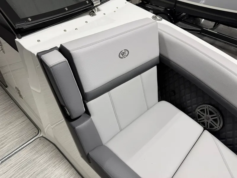 Slide: The Image of Cobalt R8 Outboard 2024 - 80